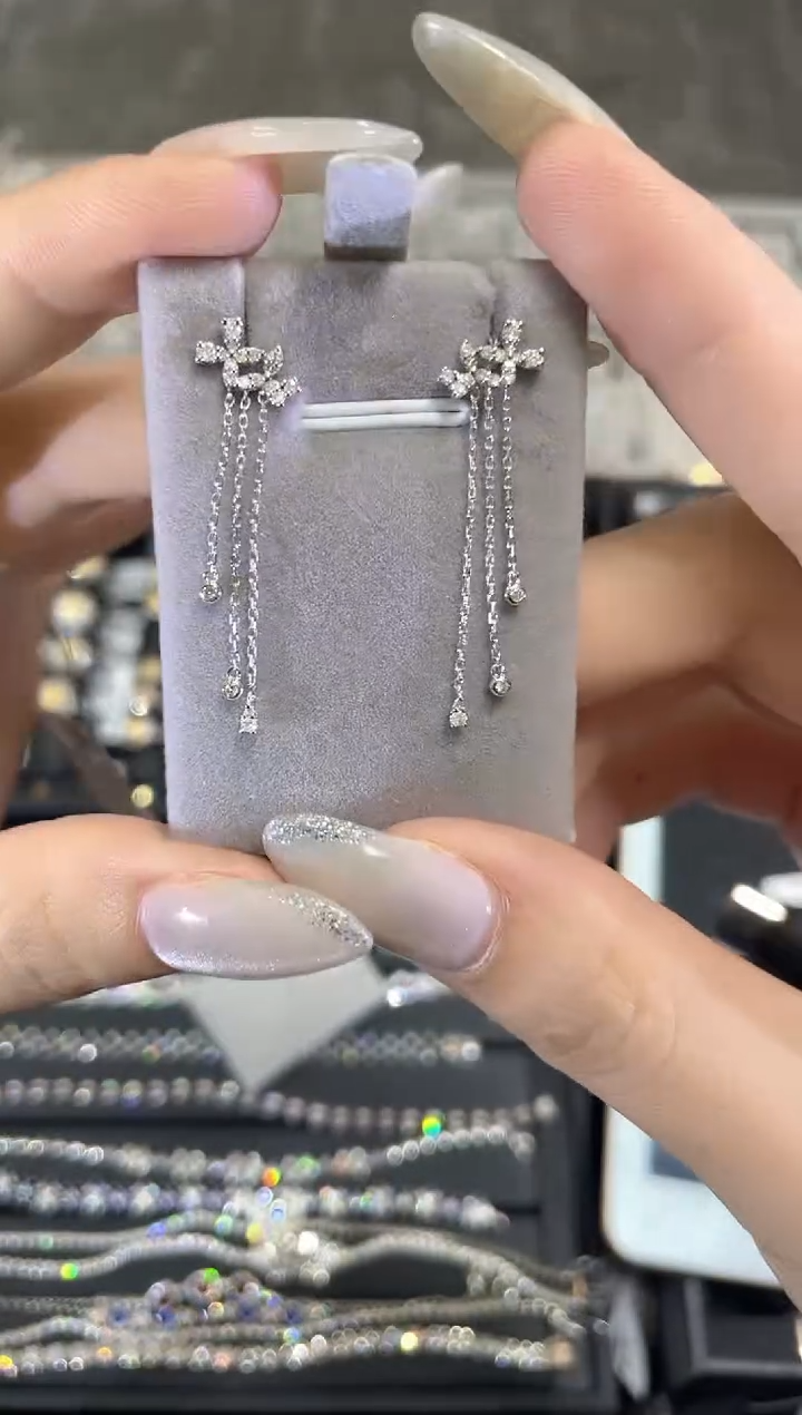 耳饰18K金镶嵌钻石钻石 耳饰YT