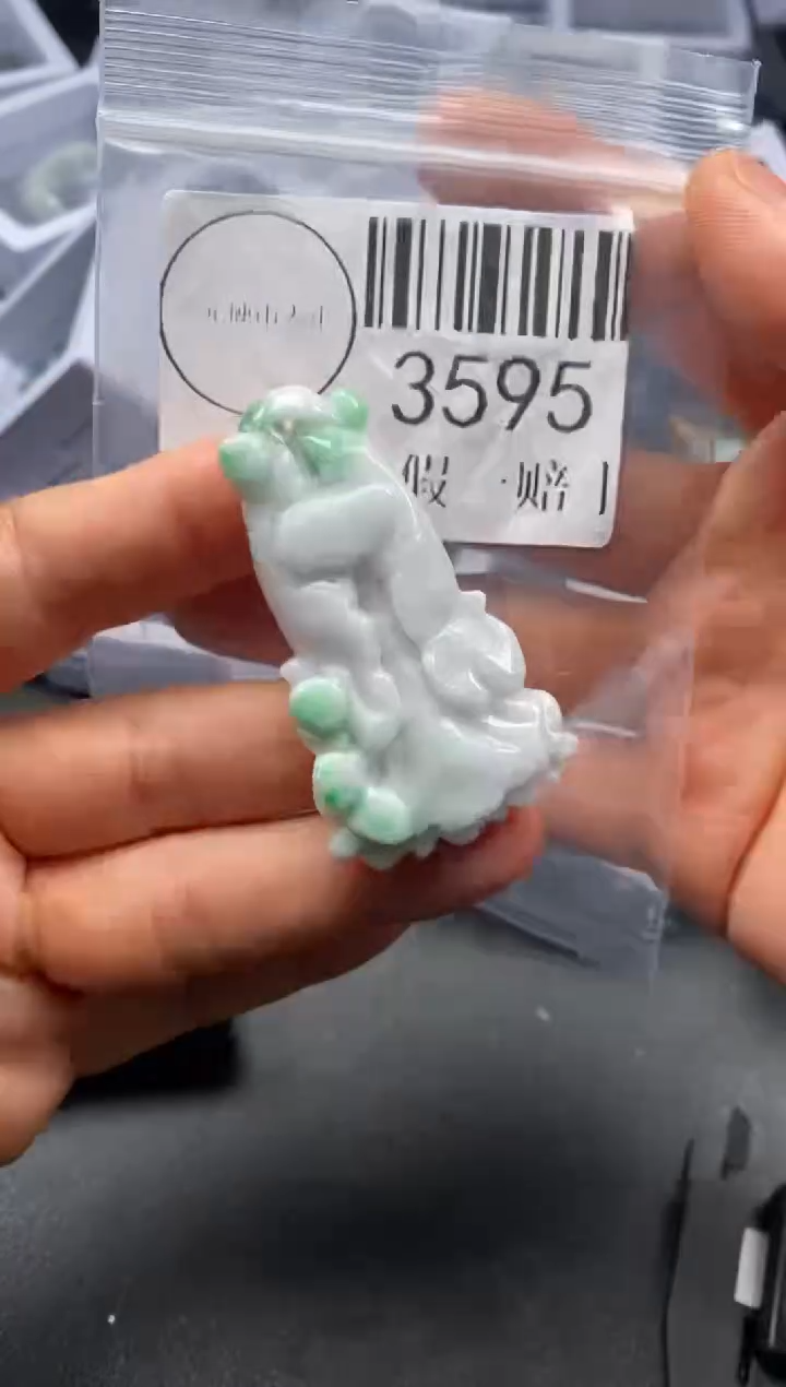 吊坠(不含链)未镶嵌翡翠3595