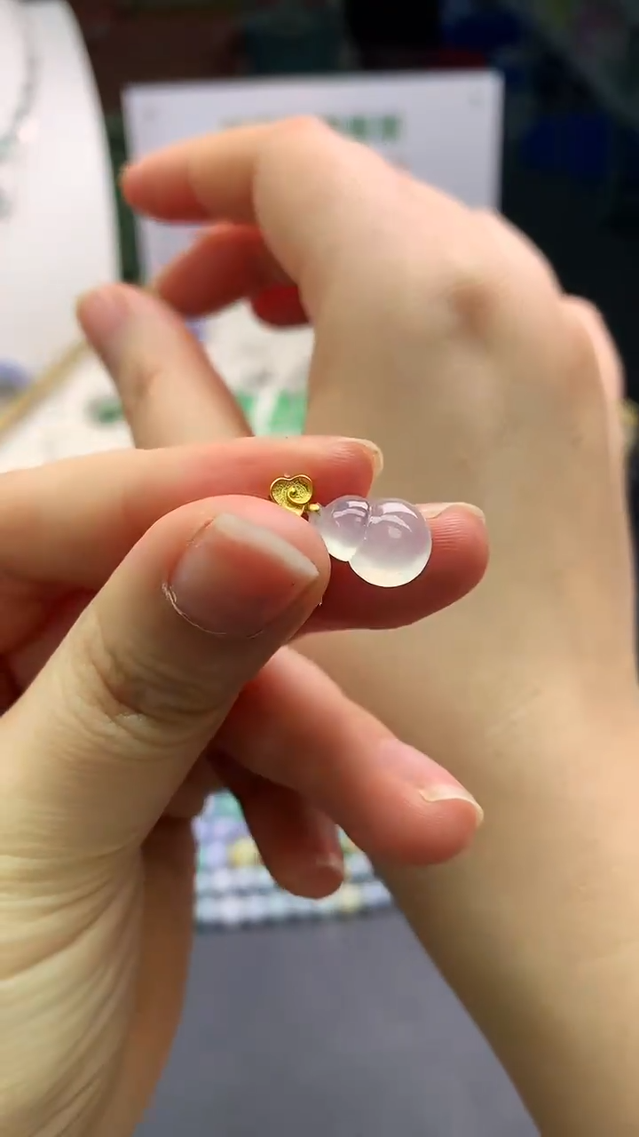 【闪购商品】翡翠颈饰18K金镶嵌翡翠葫芦|不退不换