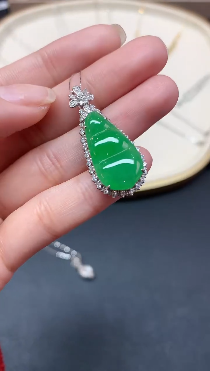 【闪购商品】翡翠吊坠(不含链)18K金镶嵌A212|9800