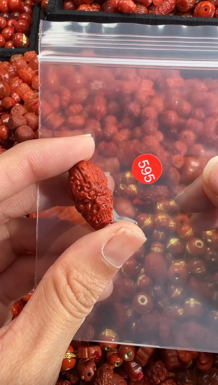 南红玛瑙未镶嵌颈饰1