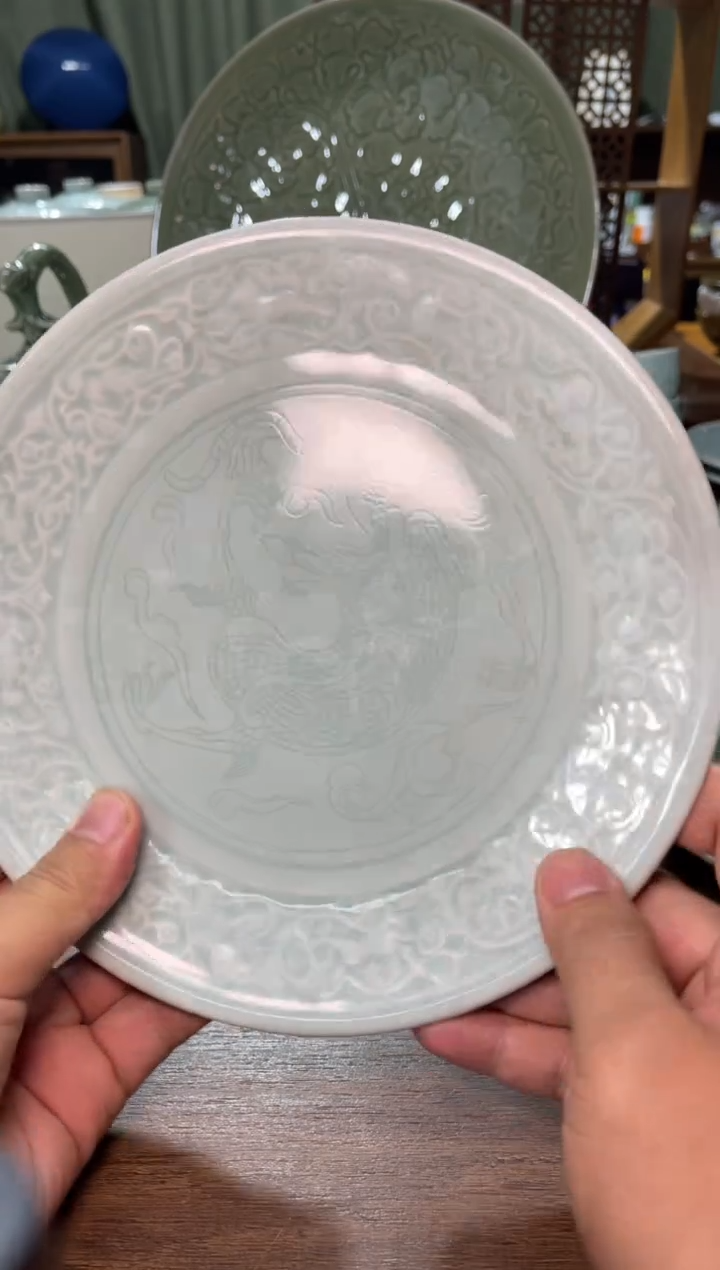 微瑕天青色大唐春龙盘1只