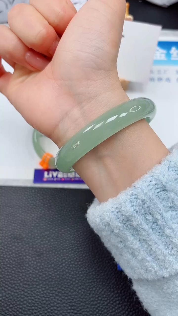 【闪购商品】石英质玉手镯未镶嵌24