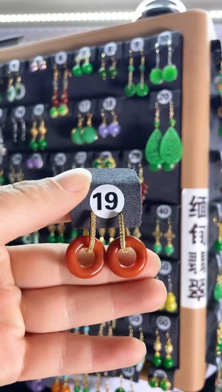 【闪购商品】翡翠耳饰银S925镶嵌19...