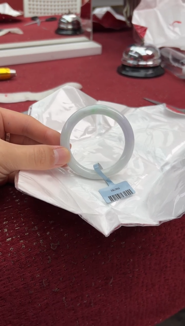 【闪购商品】翡翠手镯（圆镯）未镶嵌10手镯