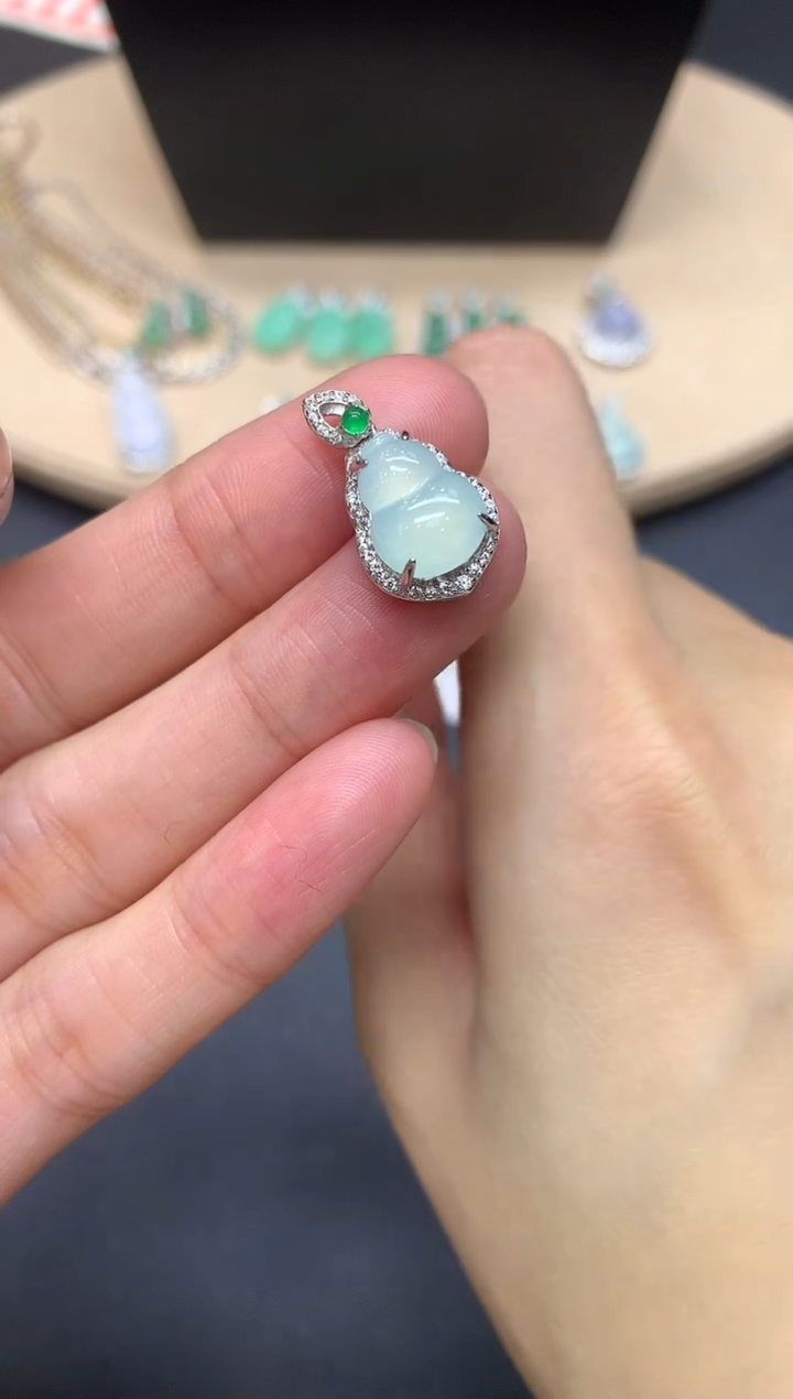 【闪购商品】翡翠吊坠(不含链)银S925镶嵌葫芦【多样性发其一】