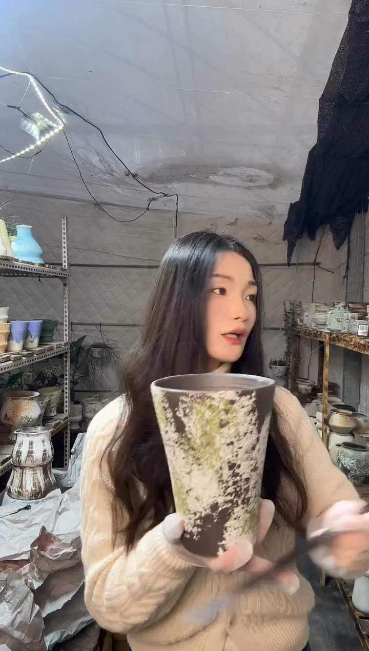 以实际为准编号  167 景德镇手工手绘花盆口 15 高19