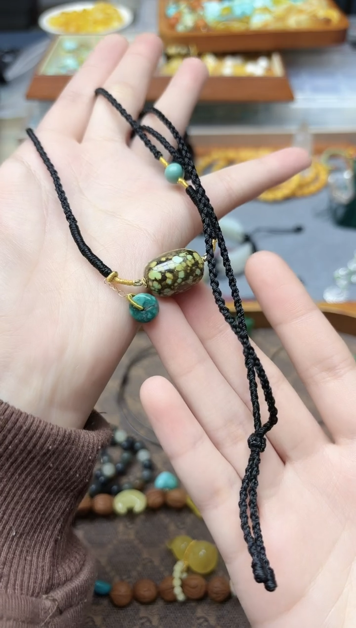 18K金镶嵌绿松石颈饰18K金松石吊坠GW