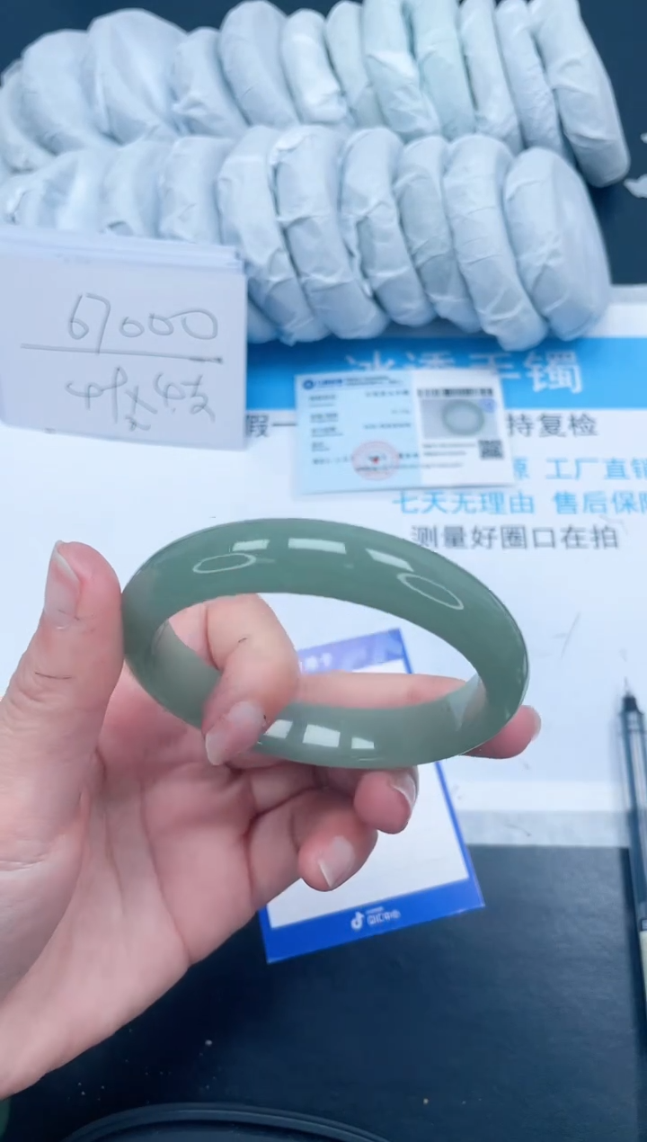 【闪购商品】石英质玉手镯未镶嵌399-60