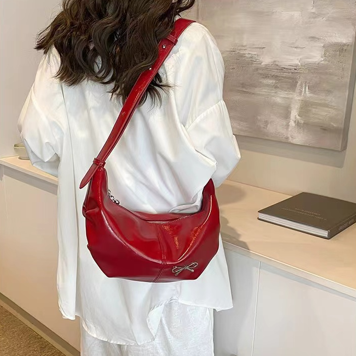 韩版潮流腋下饺子包女2024夏季新款简约休闲单肩包小众时尚斜挎包