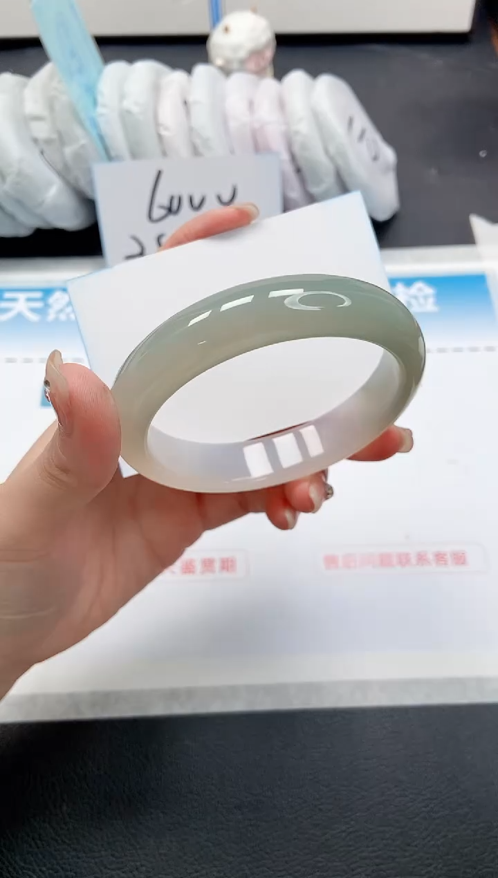 【闪购商品】石英质玉手镯未镶嵌 8L34-62