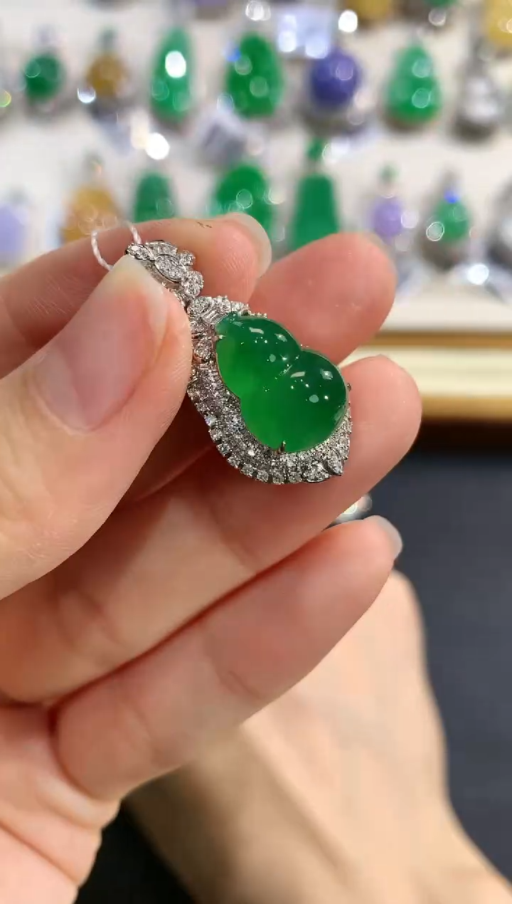 【闪购商品】翡翠吊坠(不含链)18K金镶嵌e36