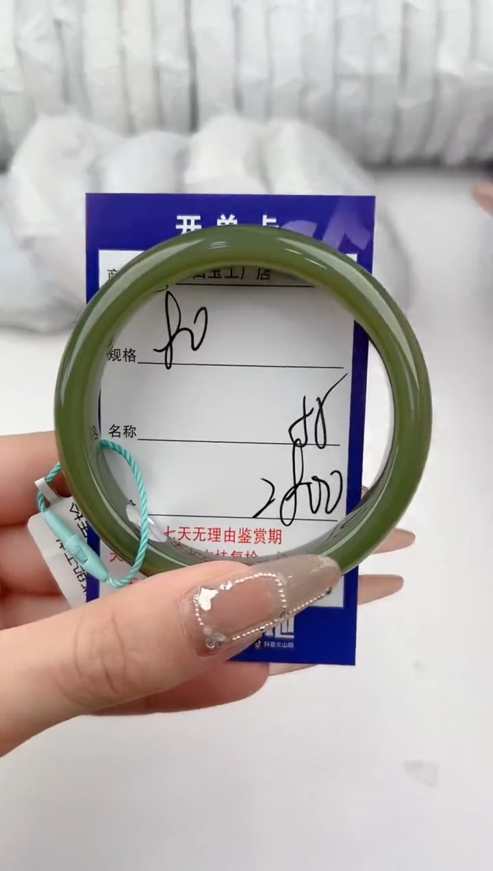 【闪购商品】和田玉手镯未镶嵌80颜色微差无瑕疵