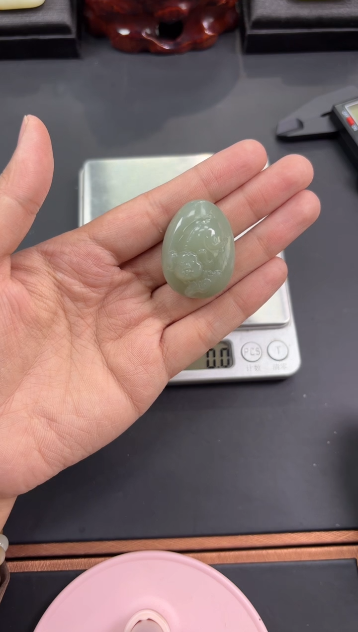 【闪购商品】和田玉吊坠(赠链)未镶嵌且末微色差近矿吊坠