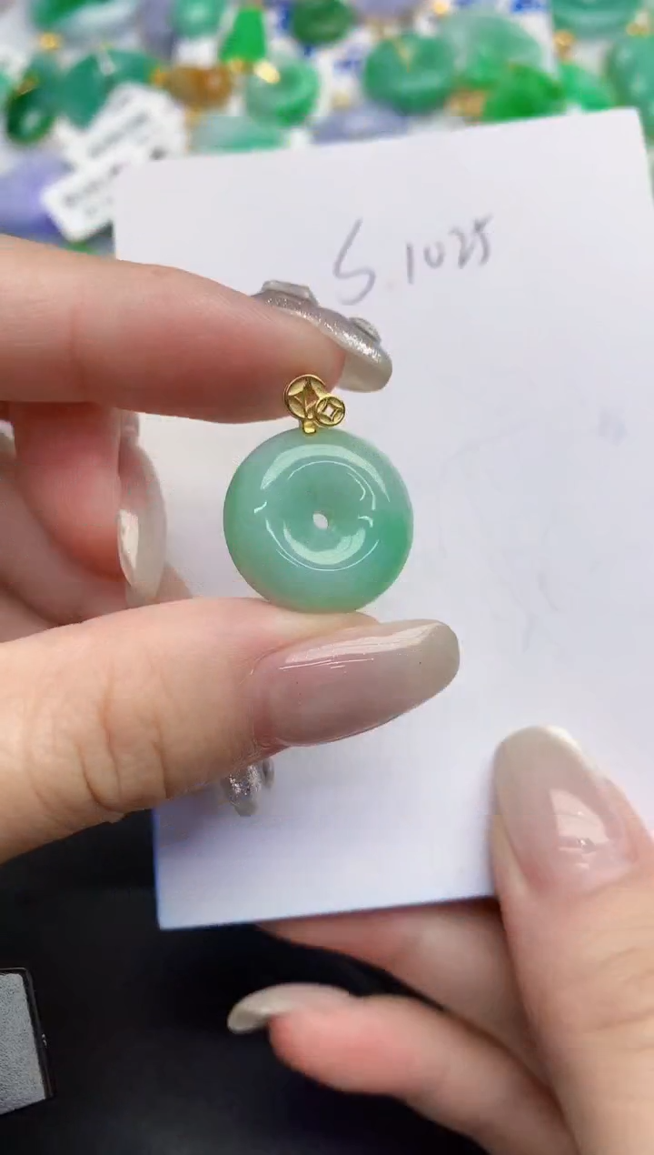 翡翠未镶嵌颈饰缅甸天然翡翠A货