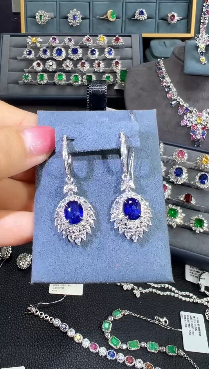 【闪购商品】蓝宝石耳钉18K金镶嵌耳钉