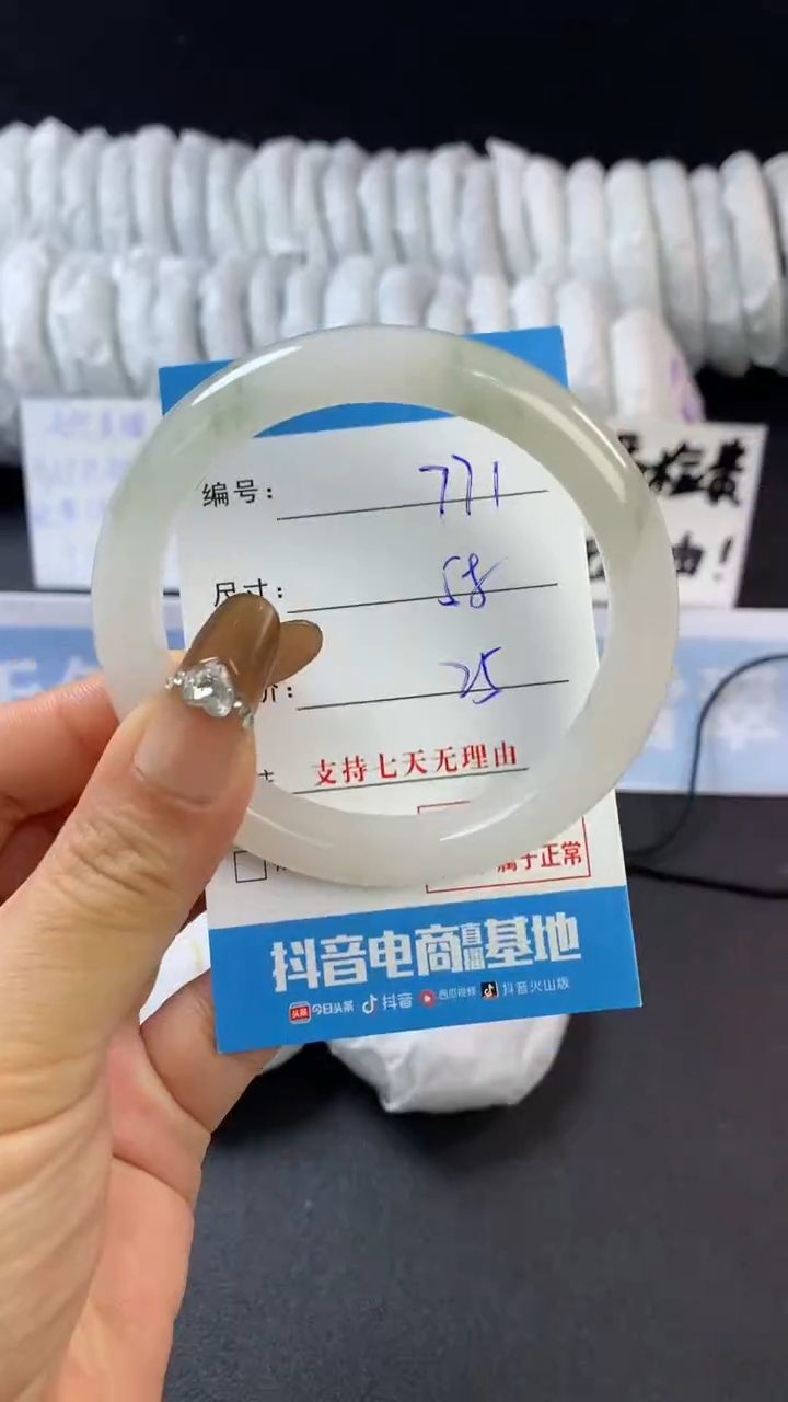 【闪购商品】石英质玉手镯未镶嵌A771