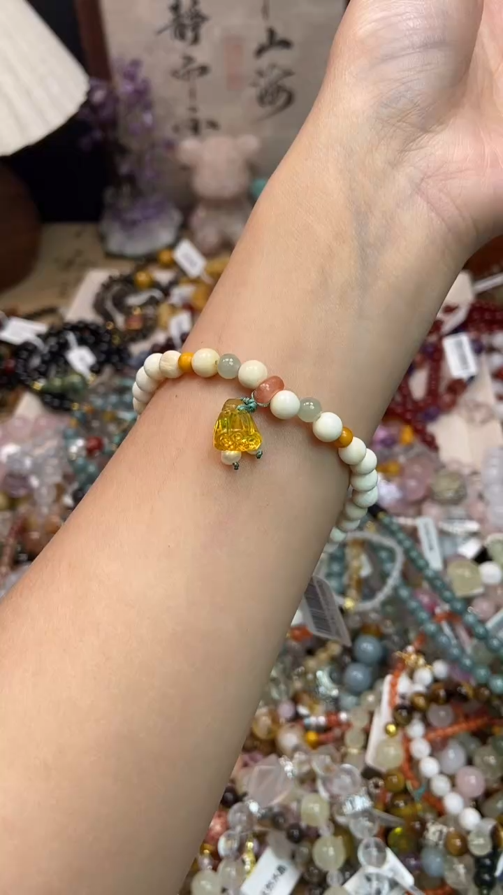 未镶嵌琥珀手饰261