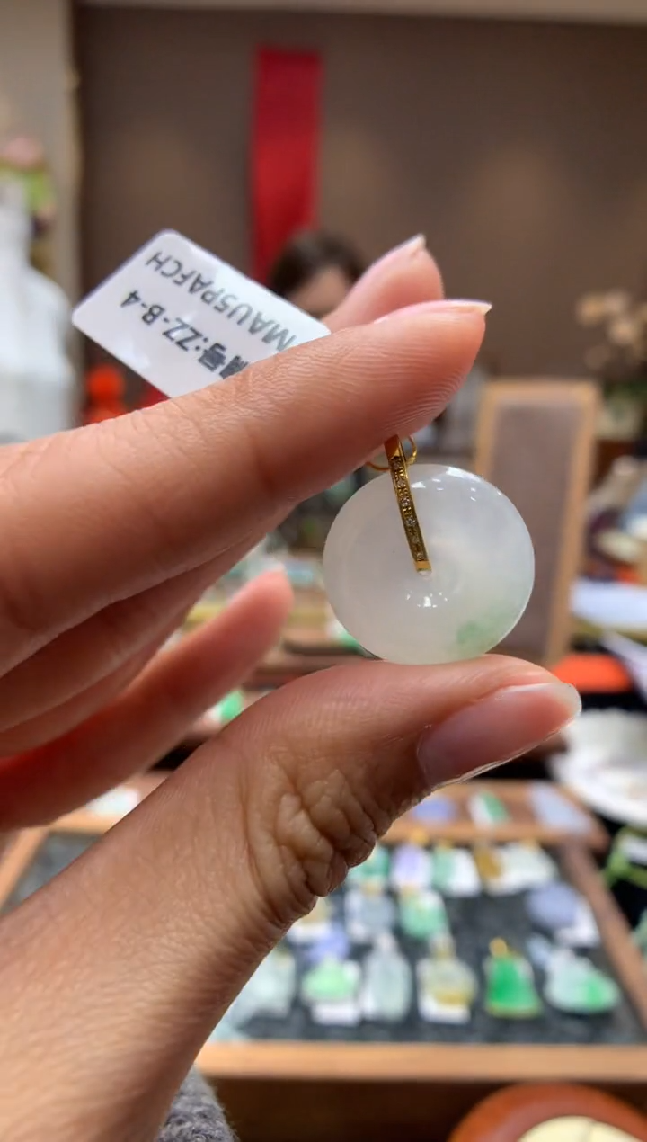 【闪购商品】翡翠颈饰18K金镶嵌平安扣