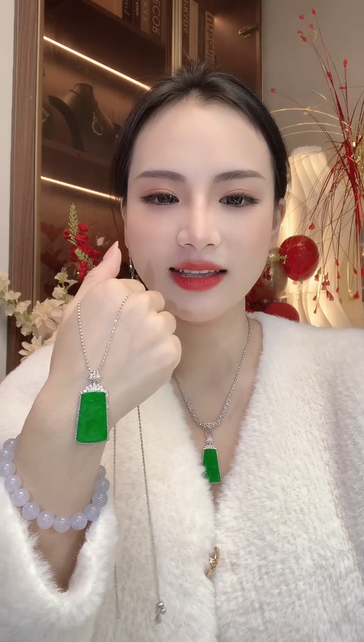 【闪购商品】翡翠吊坠(不含链)18K金镶嵌A17 多样性发货一件