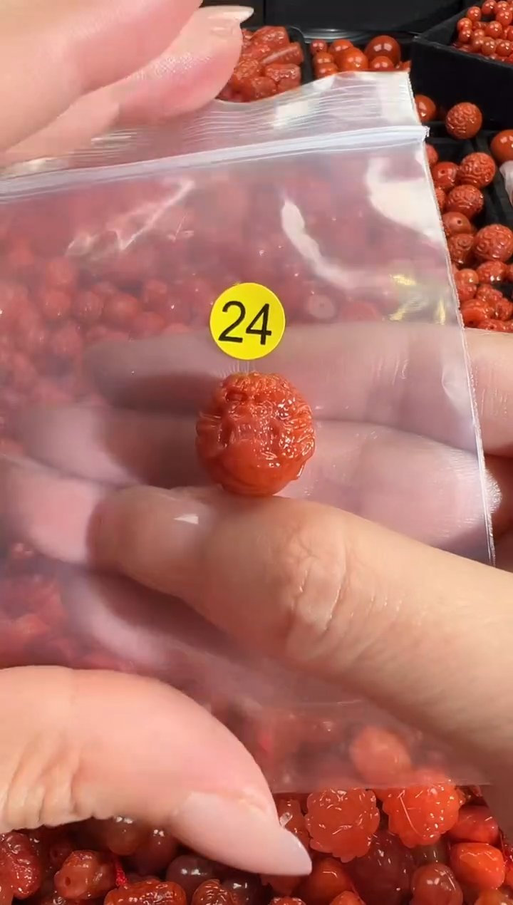 颈饰未镶嵌南红玛瑙1