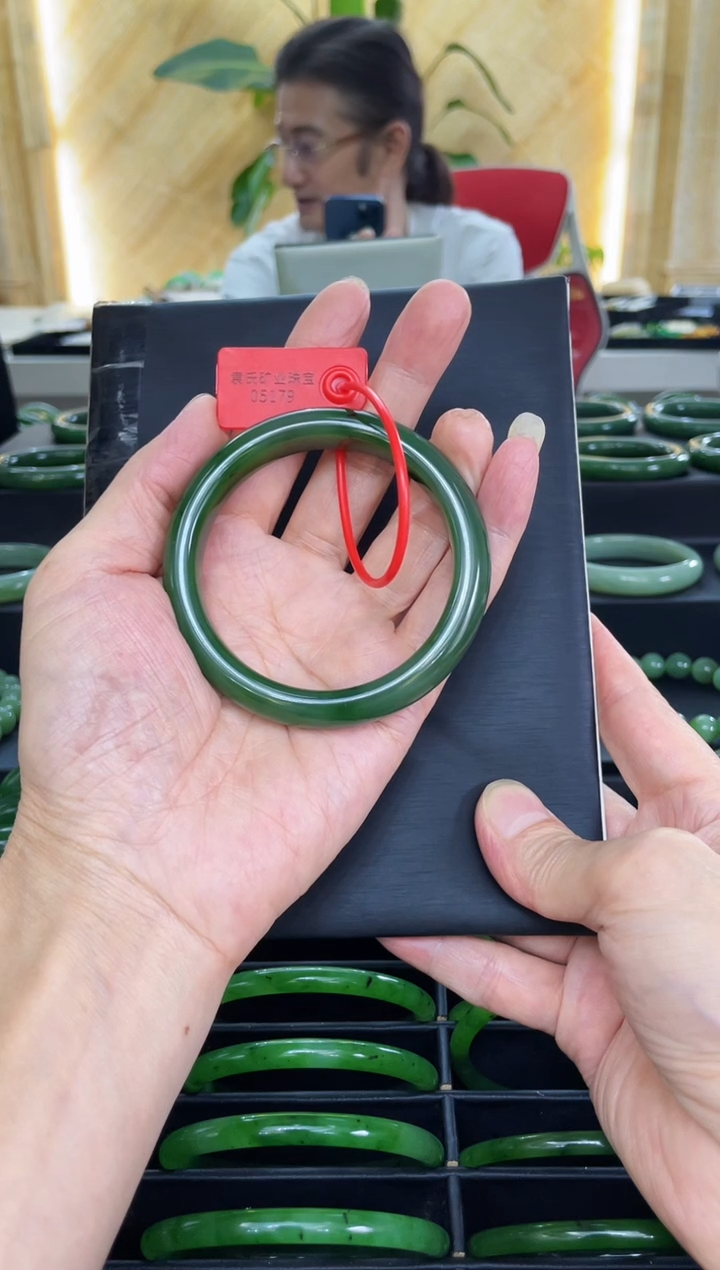 未镶嵌手镯和田玉（碧玉）连179