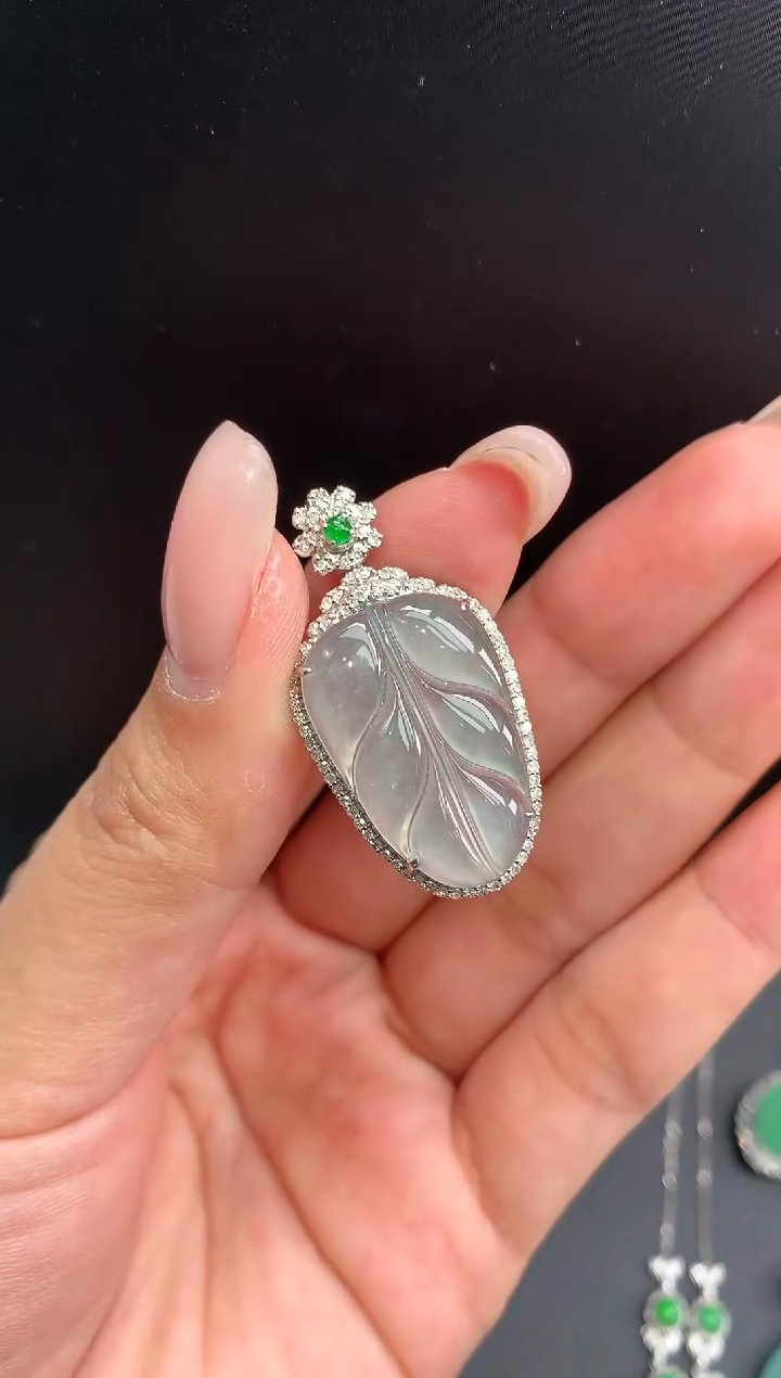 【闪购商品】翡翠颈饰18K金镶嵌叶子1398