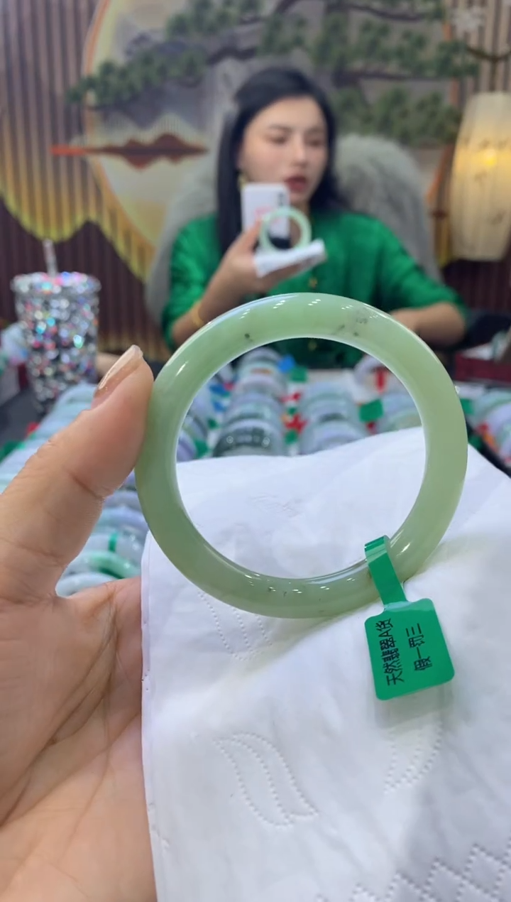 【闪购商品】翡翠手镯未镶嵌多人00094