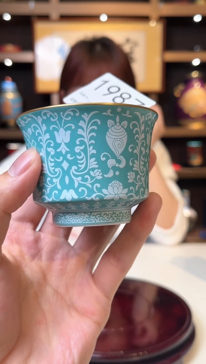 【闪购商品】摆件翡翠浮雕主人杯1987