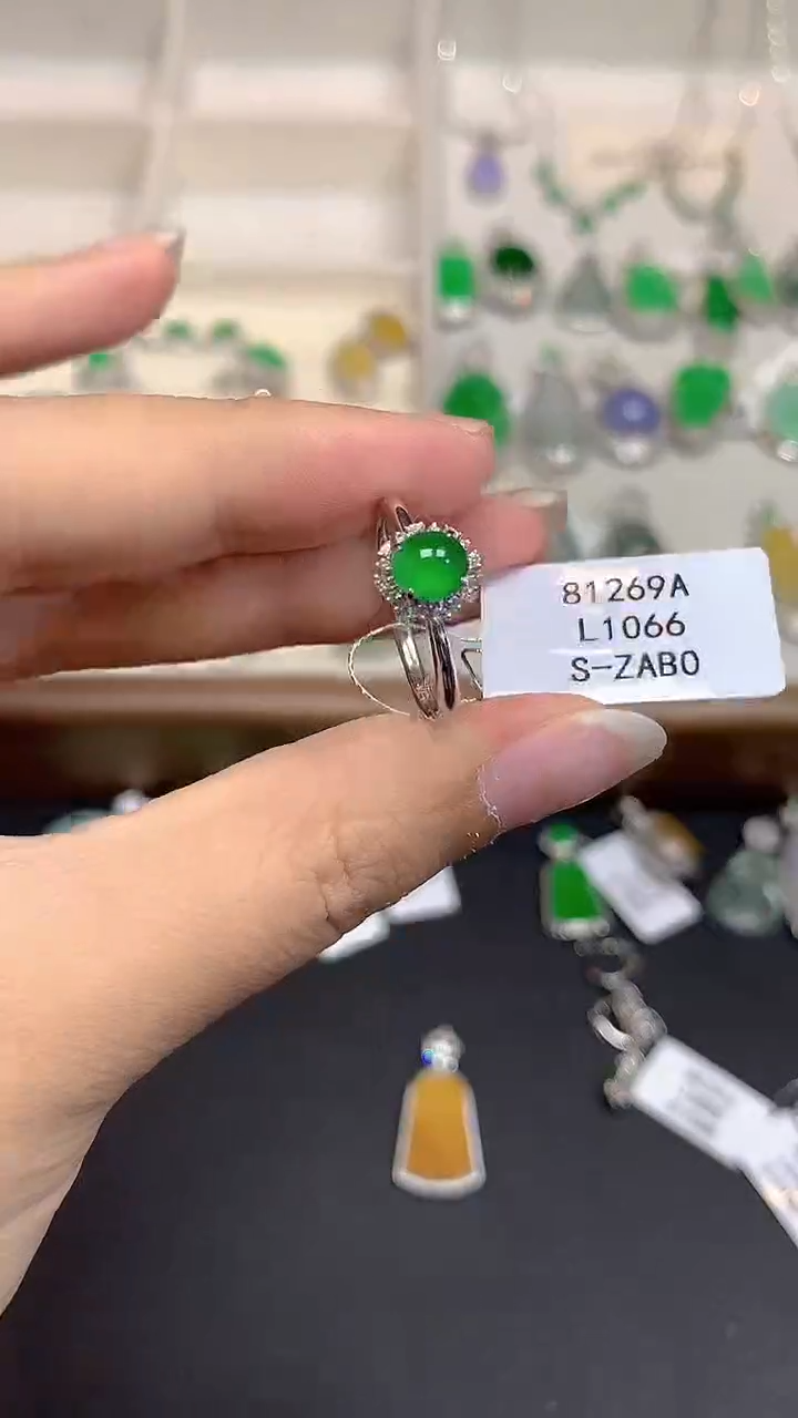 翡翠18K金镶嵌戒指L1066多样性发其一