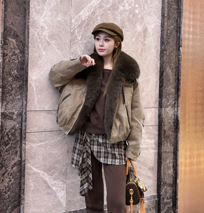 2025冬海宁新款气质鹅绒服女短款真毛显瘦狐狸毛鹅绒皮草外套年轻