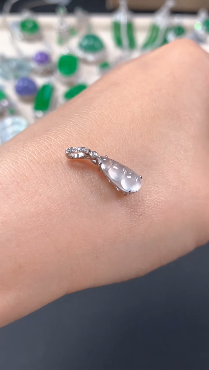 【闪购商品】翡翠吊坠(不含链)18K金镶嵌A001|999