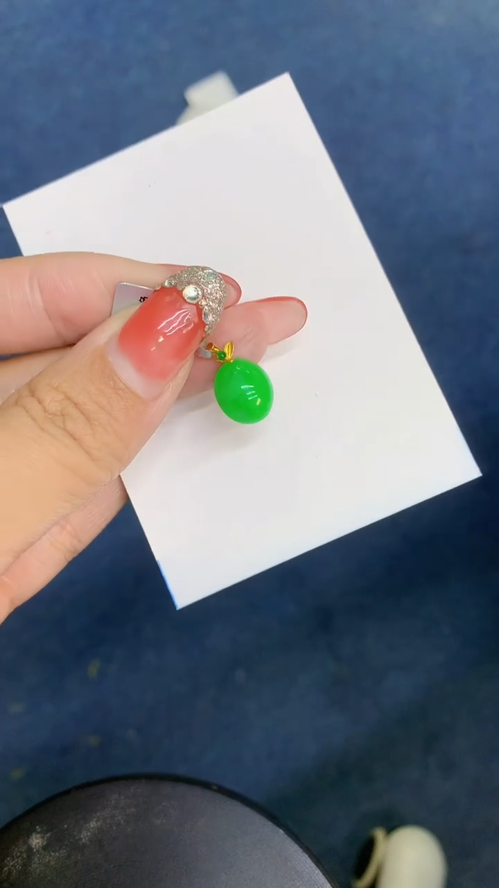 颈饰18K金镶嵌翡翠1