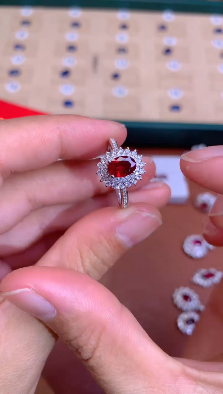 【闪购商品】红宝石戒指18K金镶嵌0.84CT  无烧鸽血红