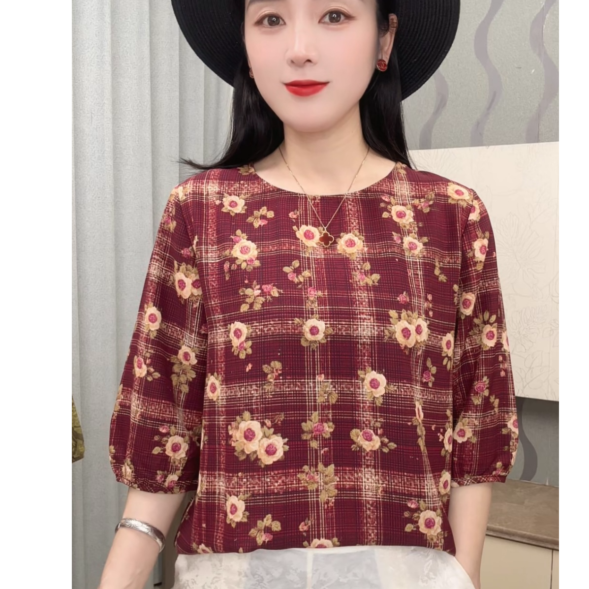 [红格带花] 2026年春季新款圆领时尚洋气百搭宽松显瘦妈妈装上衣