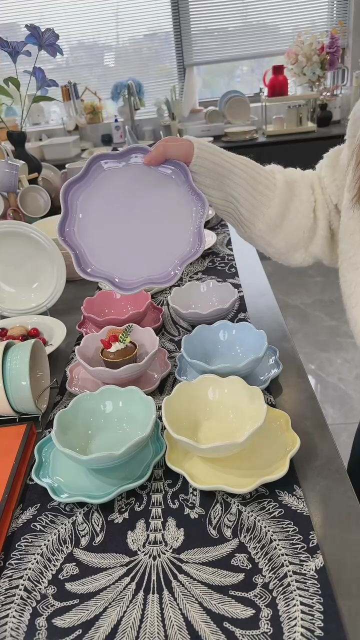 【闪购商品】瓷炻彩花边盘18CM-香芋紫