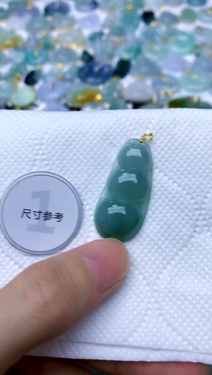 颈饰18K金镶嵌翡翠天然A货翡翠