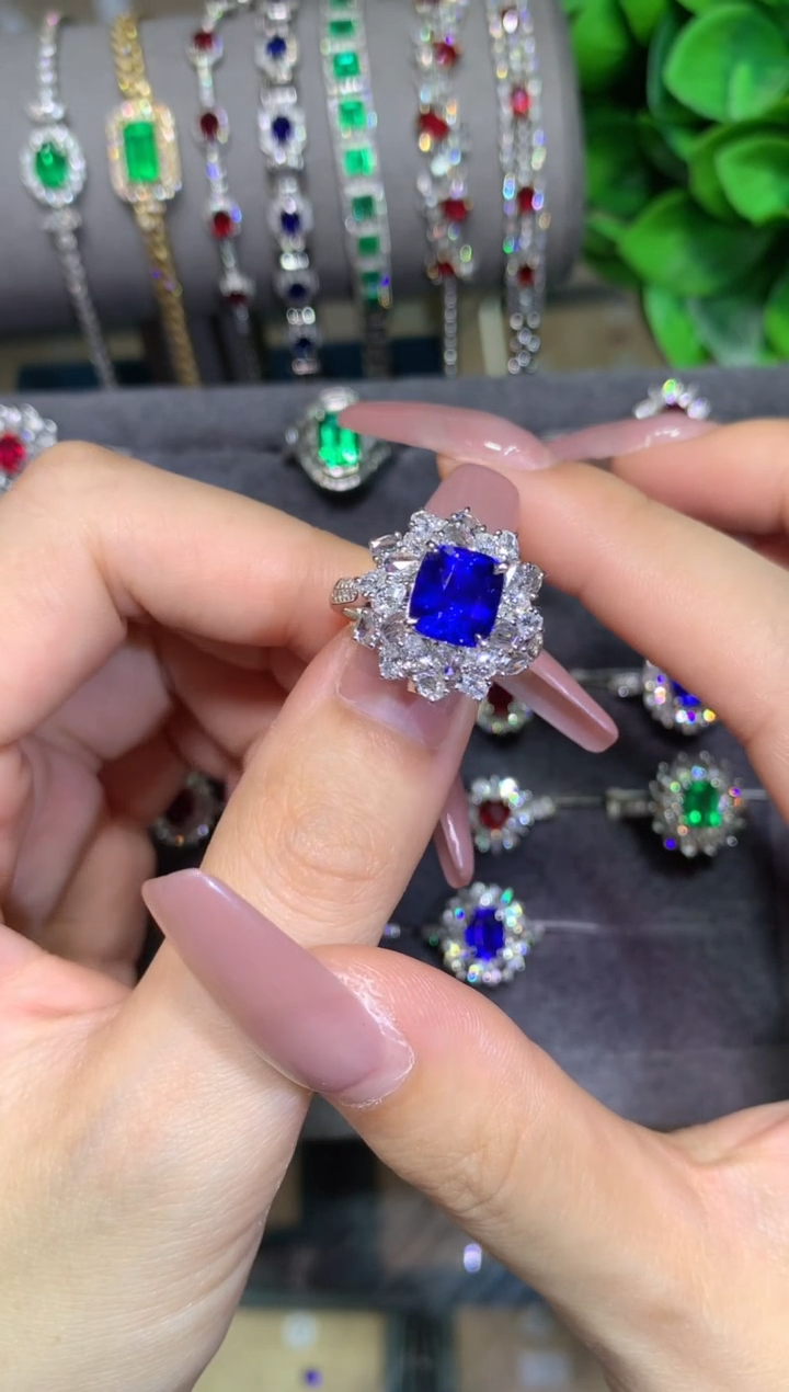 戒指蓝宝石18K金镶嵌3.03CT