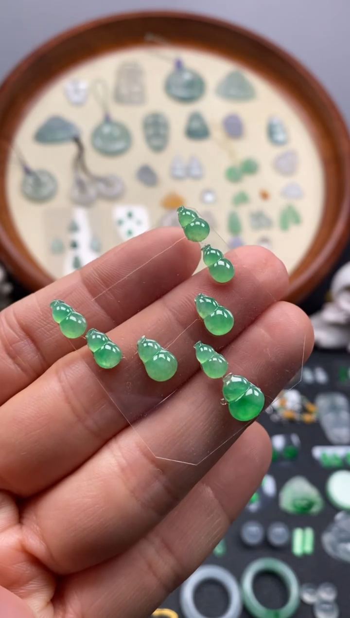 颈饰未镶嵌翡翠8颗果緑葫芦/芬