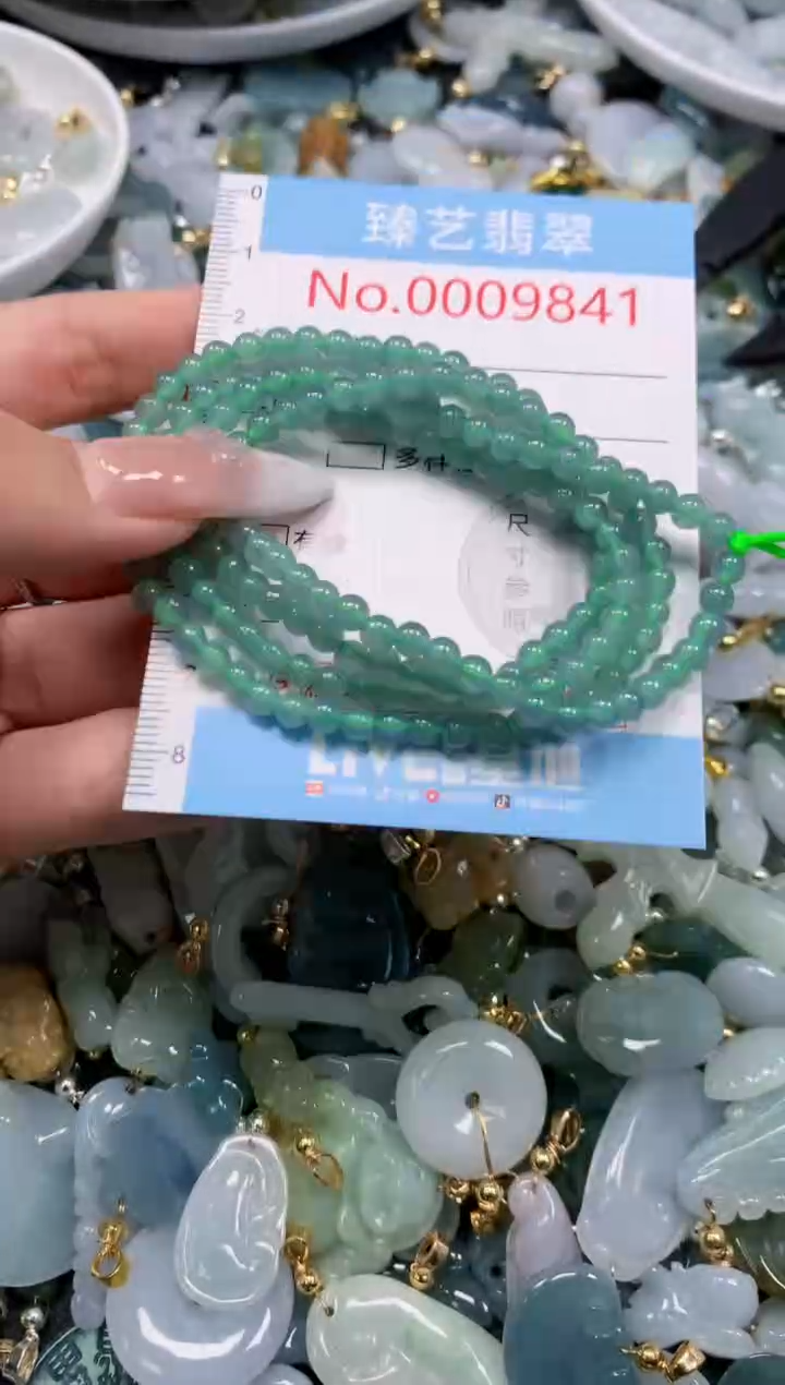 翡翠未镶嵌颈饰9841