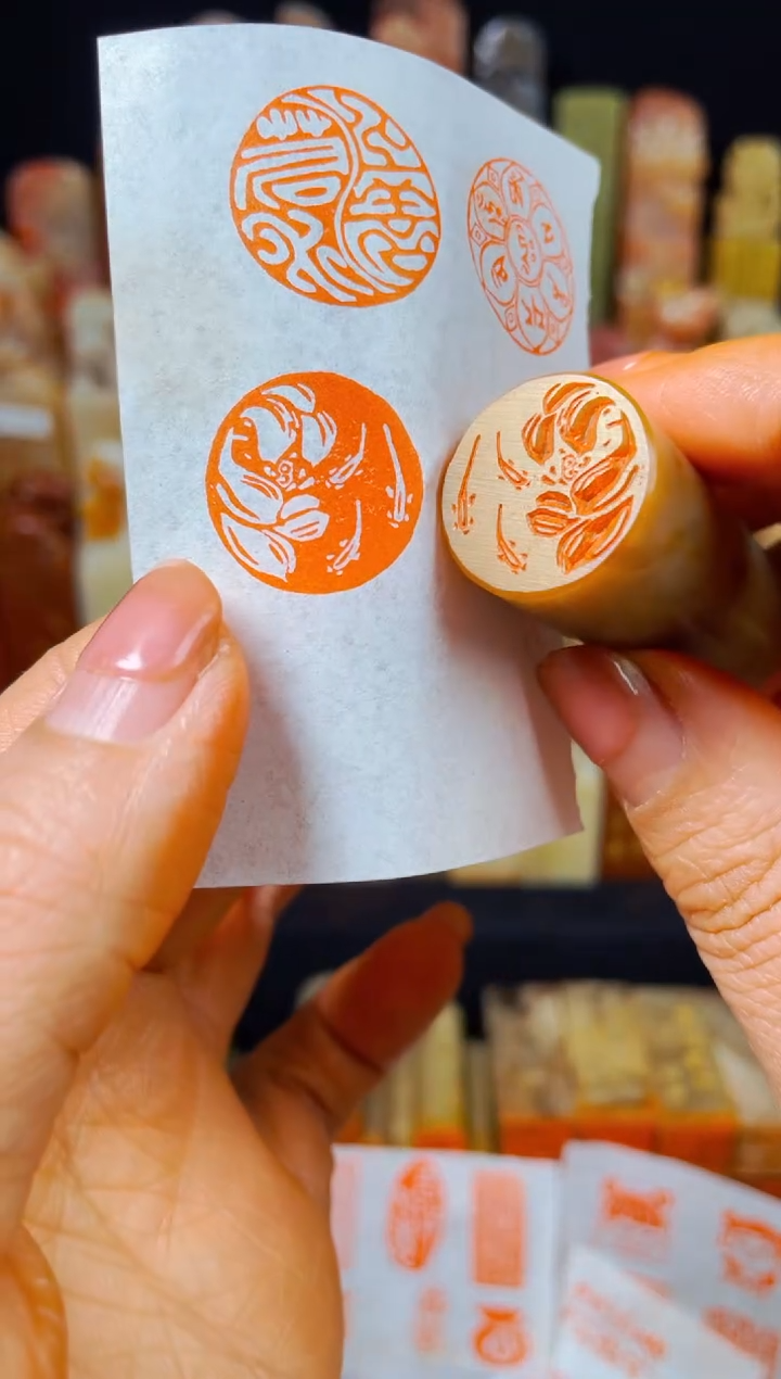 【闪购商品】巴林石印石手工篆刻《荷花锦鲤》2.0