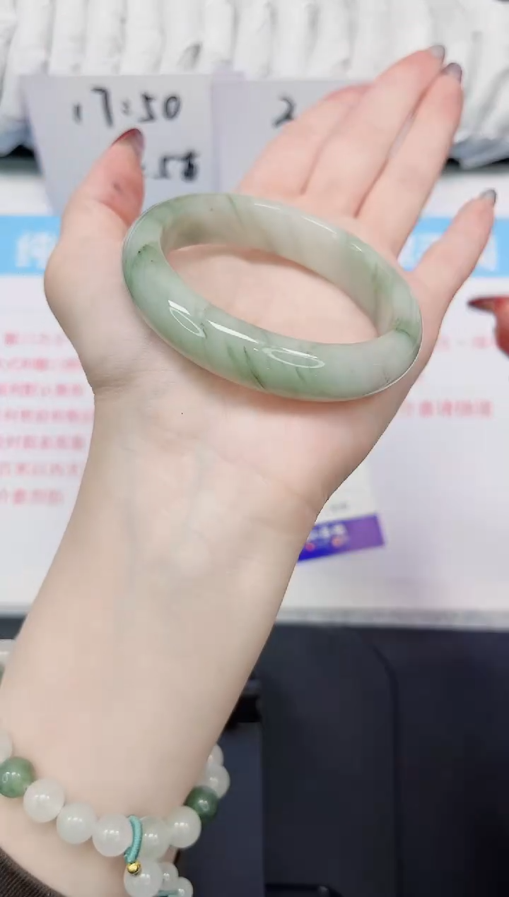 【闪购商品】石英质玉手镯未镶嵌333