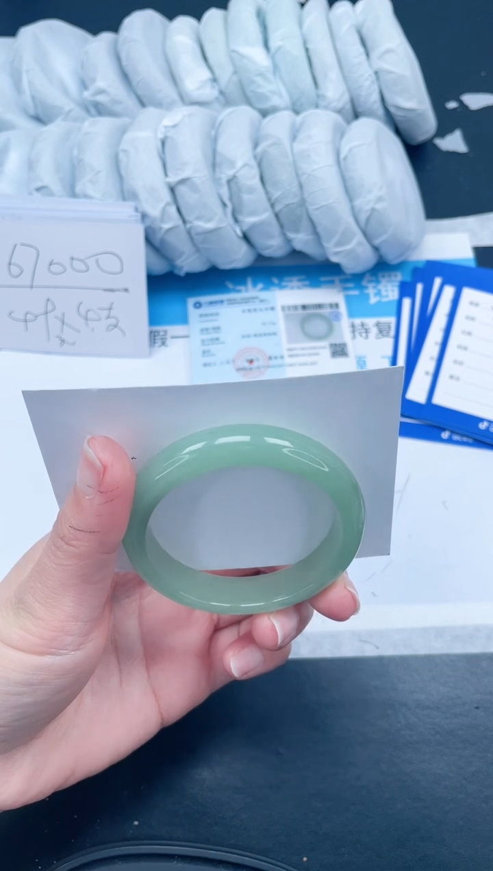 【闪购商品】石英质玉手镯未镶嵌390-53