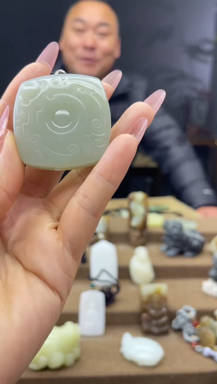 颈饰未镶嵌和田玉1