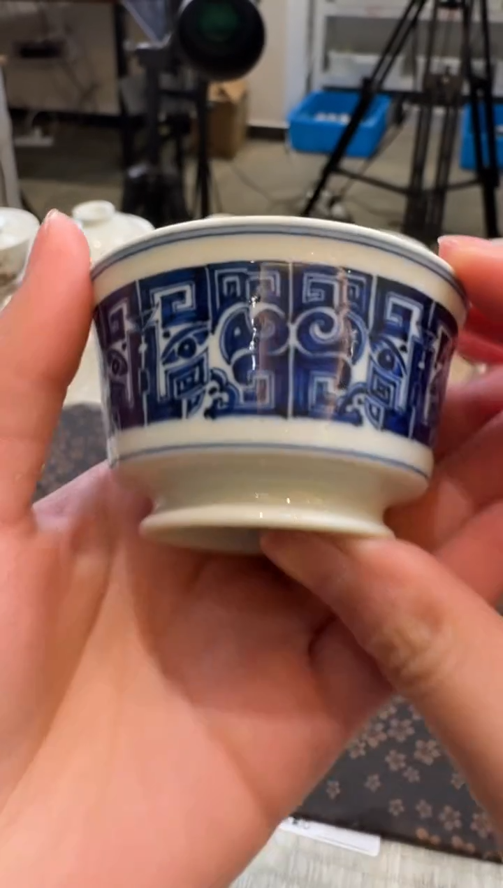 【闪购商品】青花饕鬄纹马蹄杯 完品