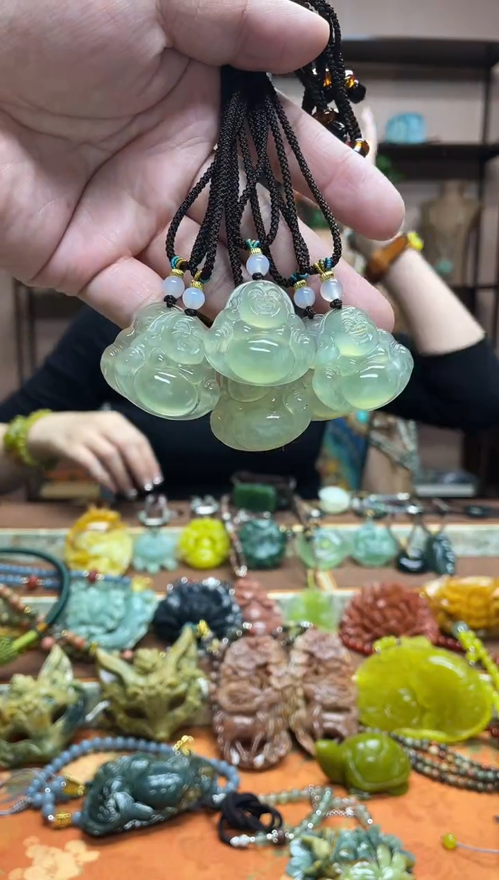 未镶嵌岫玉吊坠多样性发货发其中之一