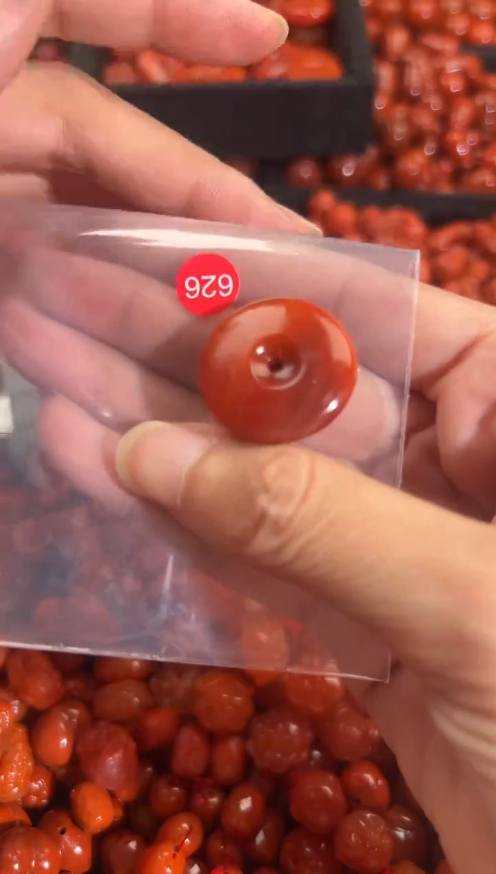 颈饰未镶嵌南红玛瑙1