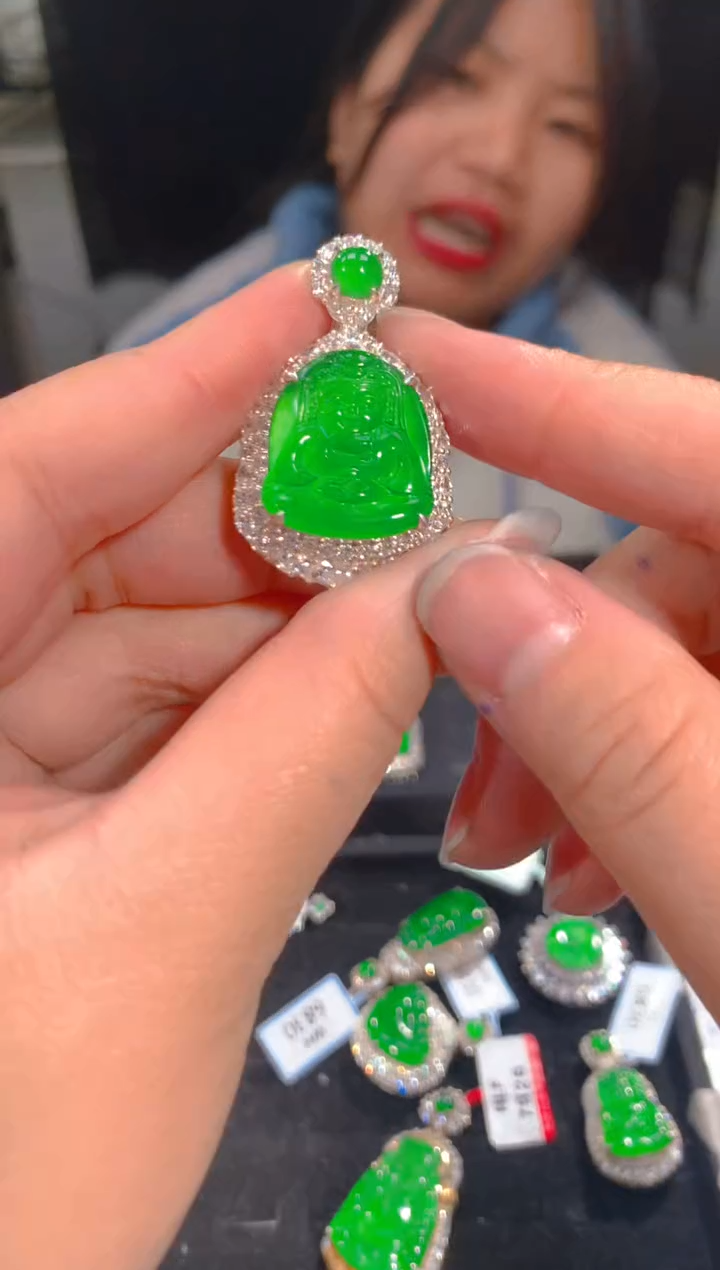 【闪购商品】定制翡翠未镶嵌98定制翡翠，多样性发货（发其一）