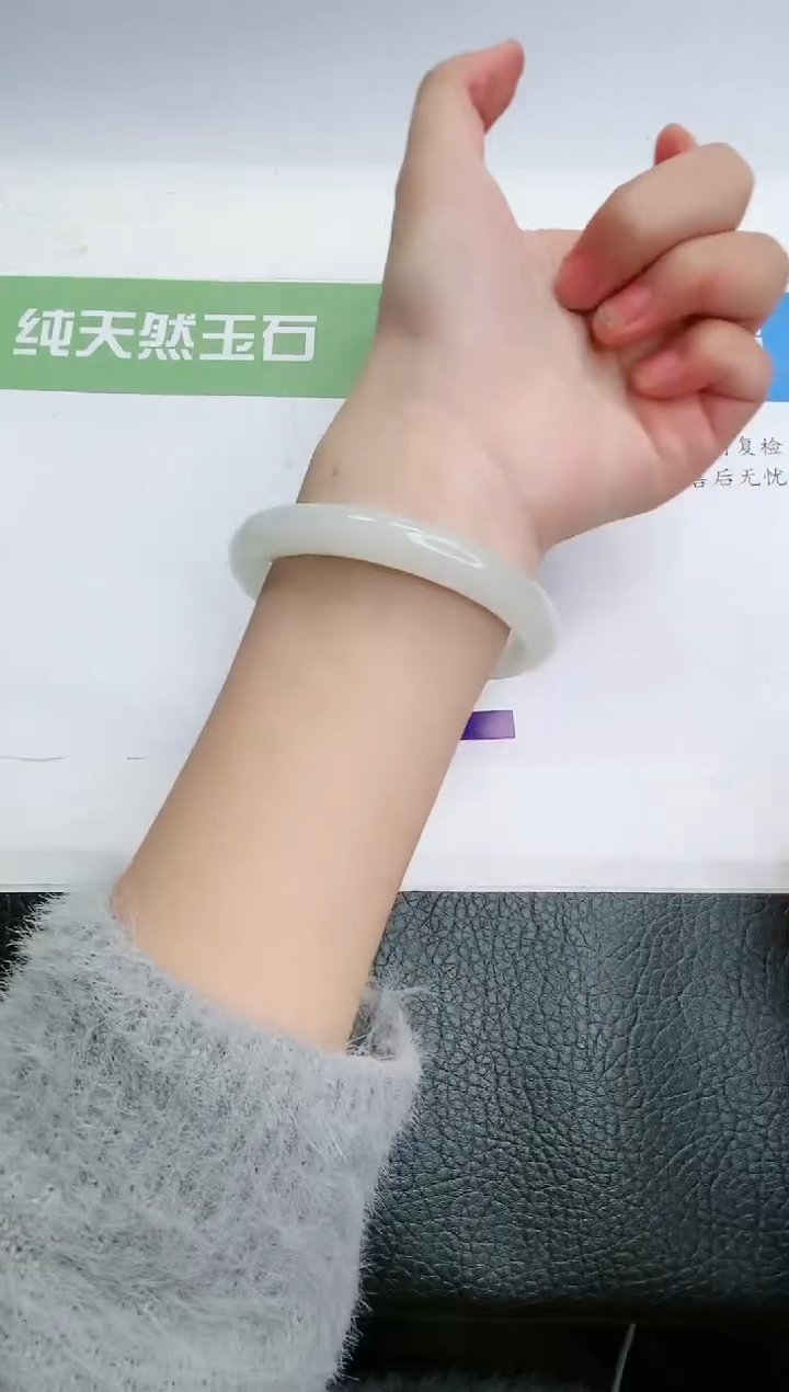 【闪购商品】石英质玉手镯未镶嵌T242-55+