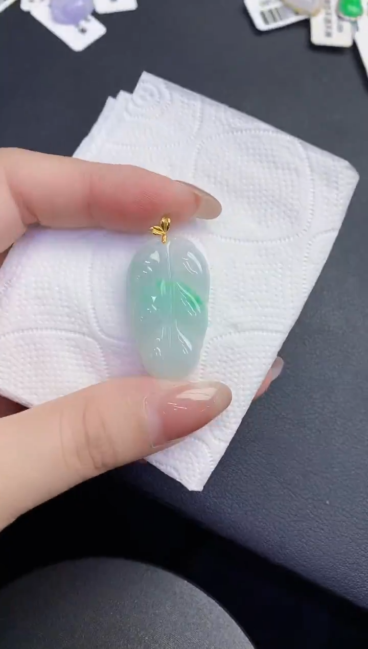 颈饰18K金镶嵌翡翠缅甸天然翡翠A货